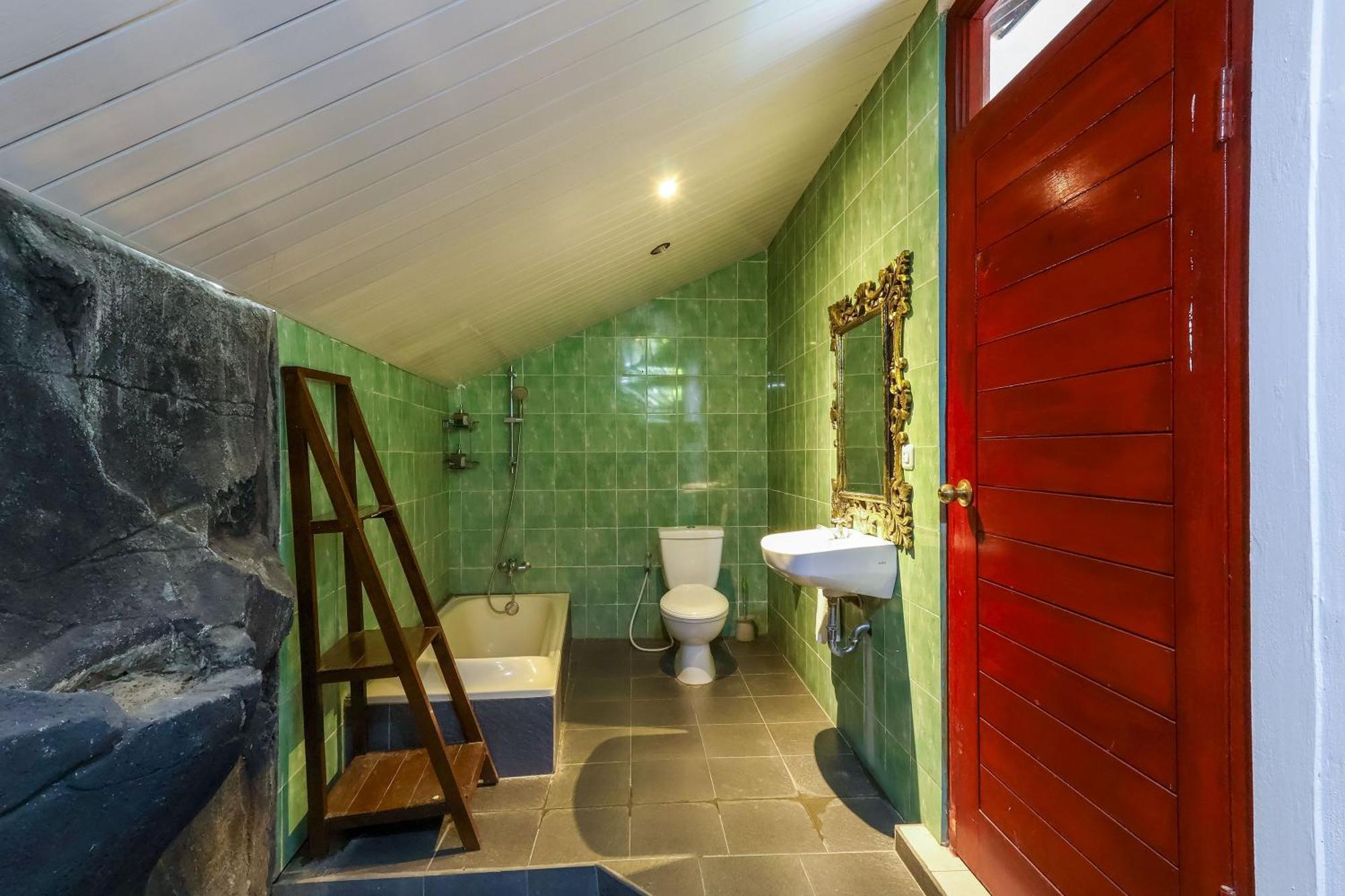 Taman Lituhayu Villa